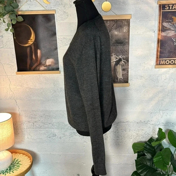 Polo Ralph Lauren Custom Fit Merino Wool V-Neck Gray Sweater Size Large - Picture 2 of 9